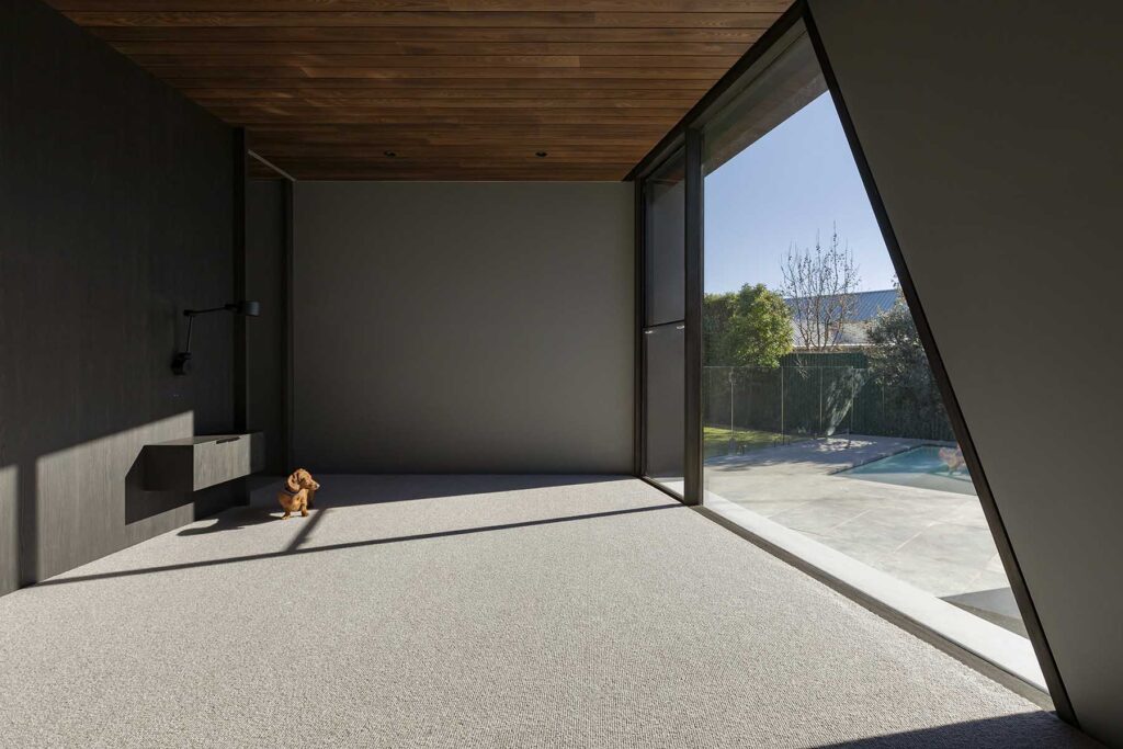 Diseño arquitectónico moderno en interior de casa